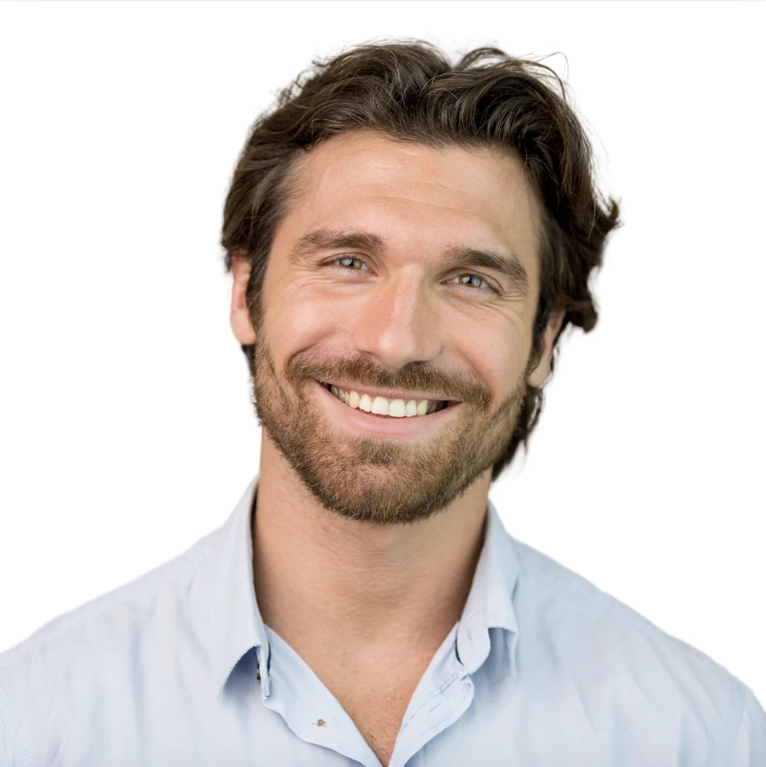 Un homme souriant, en bonne santé